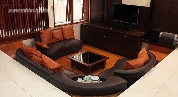 Suasana nyaman di ruang keluarga bersama sofa u-shape lapis MBtech Camaro