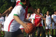 presiden-main-bola-basket-bersama-atlet-pelajar