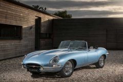 pangeran-harry-gunakan-jaguar-classic-e-type