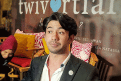 reza-rahadian-perankan-dokter-dalam-film-twivortiare