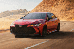 toyota-global-resmi-pasarkan-sedan-avalon-trd