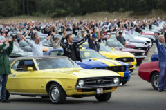 rekor-dunia-parade-ford-mustang-terpanjang