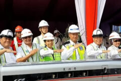 menteri-bumn-resmikan-pemasangan-girder-pertama-kereta-cepat