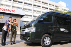 astra-sumbang-lima-hiace-ke-rspad-gatot-subroto