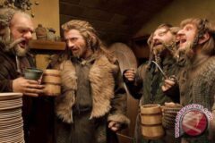 jubah-superman-dan-pipa-bilbo-baggins-lord-of-the-rings-dilelang