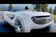 tahun-ini-mengendarai-mobil-honda-bisa-sambil-baca-dan-nonton-tv