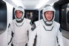 kostum-astronot-spacex-rancangan-desainer-superhero