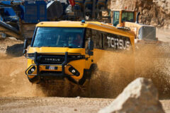 bus-wisata-4x4-pertama-di-dunia