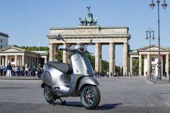 vespa-elettrica-desain-terbaik-versi-compasso-doro-2020