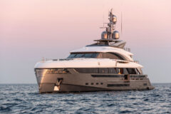 interior-mewah-superyacht-rossinavi-eiv