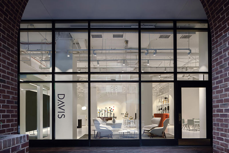 showroom-keren-davis-furniture