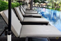 sun-lounger-padma-legian-bikin-mager